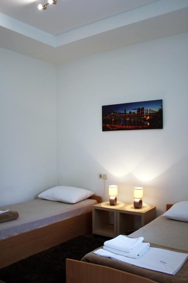 Rooms Fitea Осиек Екстериор снимка
